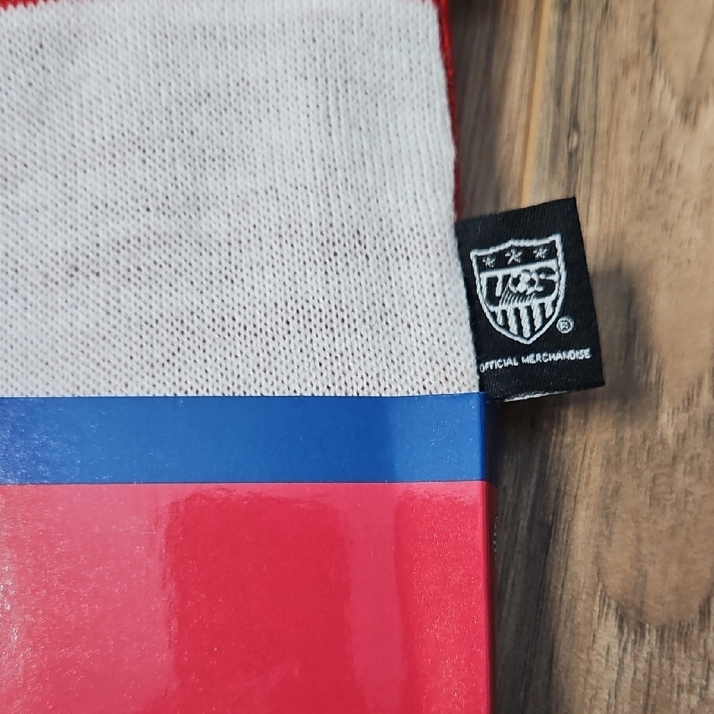 United States Women's Red and White Soccer Scarf NWOT - Picture 2 of 7